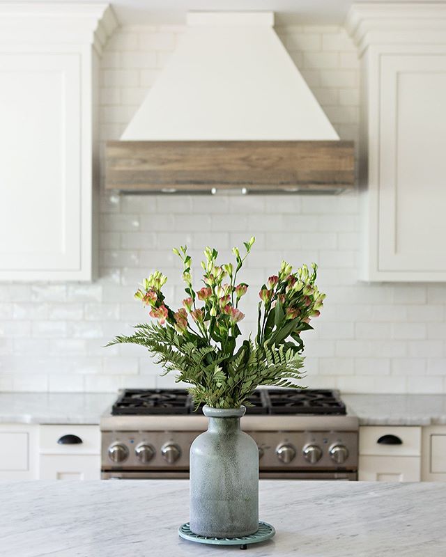 I’ve been working on kitchen projects for two clients and the topic of pretty oven vent hoods have come up. The vent hood is such a great opportunity to bring in some visual interest on the wall and break up the line of cabinets. With our hood I had my carpenter match the wood used in the open shelving and the wood brings a lot of warmth into the white kitchen.
Design and 📷 by @christieadamsdesign -
-
#kitchencabinets #doingneutralright #inspiremeneutral