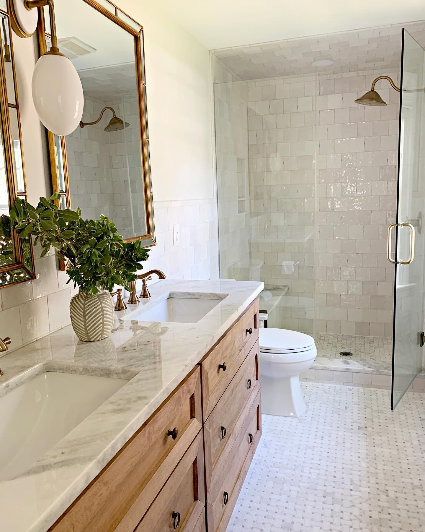 I love every detail of this bathroom from the gorgeous tile, the marble countertops, statement mirrors and of course this custom vanity 😍 
-
Design and 📷 @christieadamsdesign