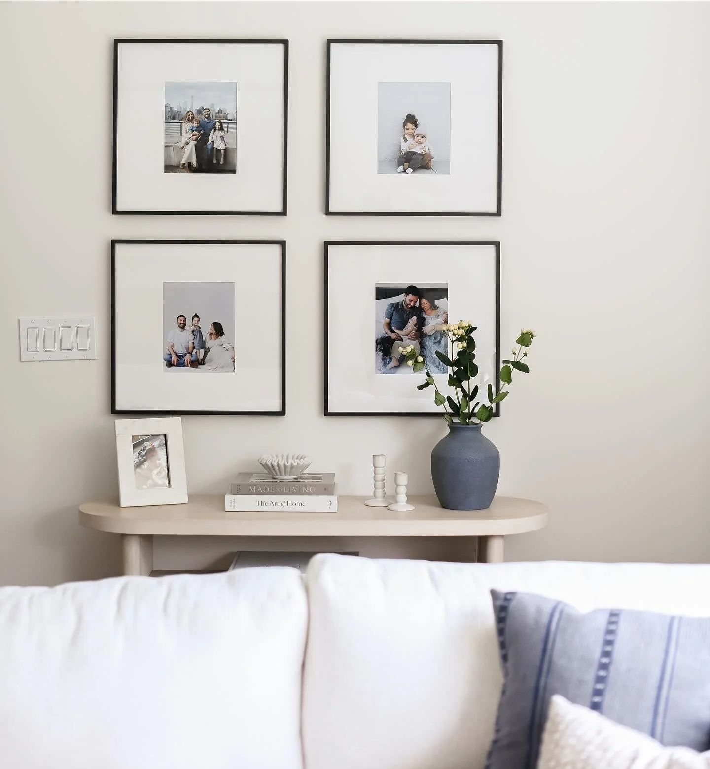 This space behind the sofa was the perfect spot for a console table and display of family photos. I loved this little vase so much that I had to order one for my own house. ❤️ 
-
Design @christieadamsdesign 
📷 @emilyphotography973