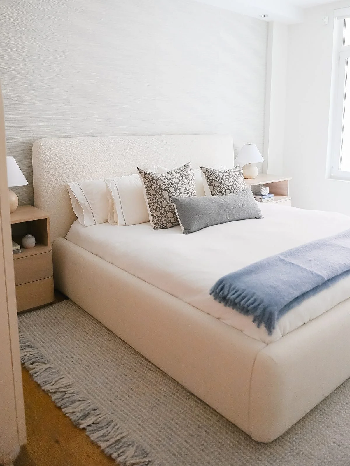 Heading into the city today for a new client on the Upper West Side and reminiscing about my last project uptown 😍 Swipe through for all of the details of this bedroom transformation and see the &ldquo;before&rdquo; photo of where we started. 
-
Des