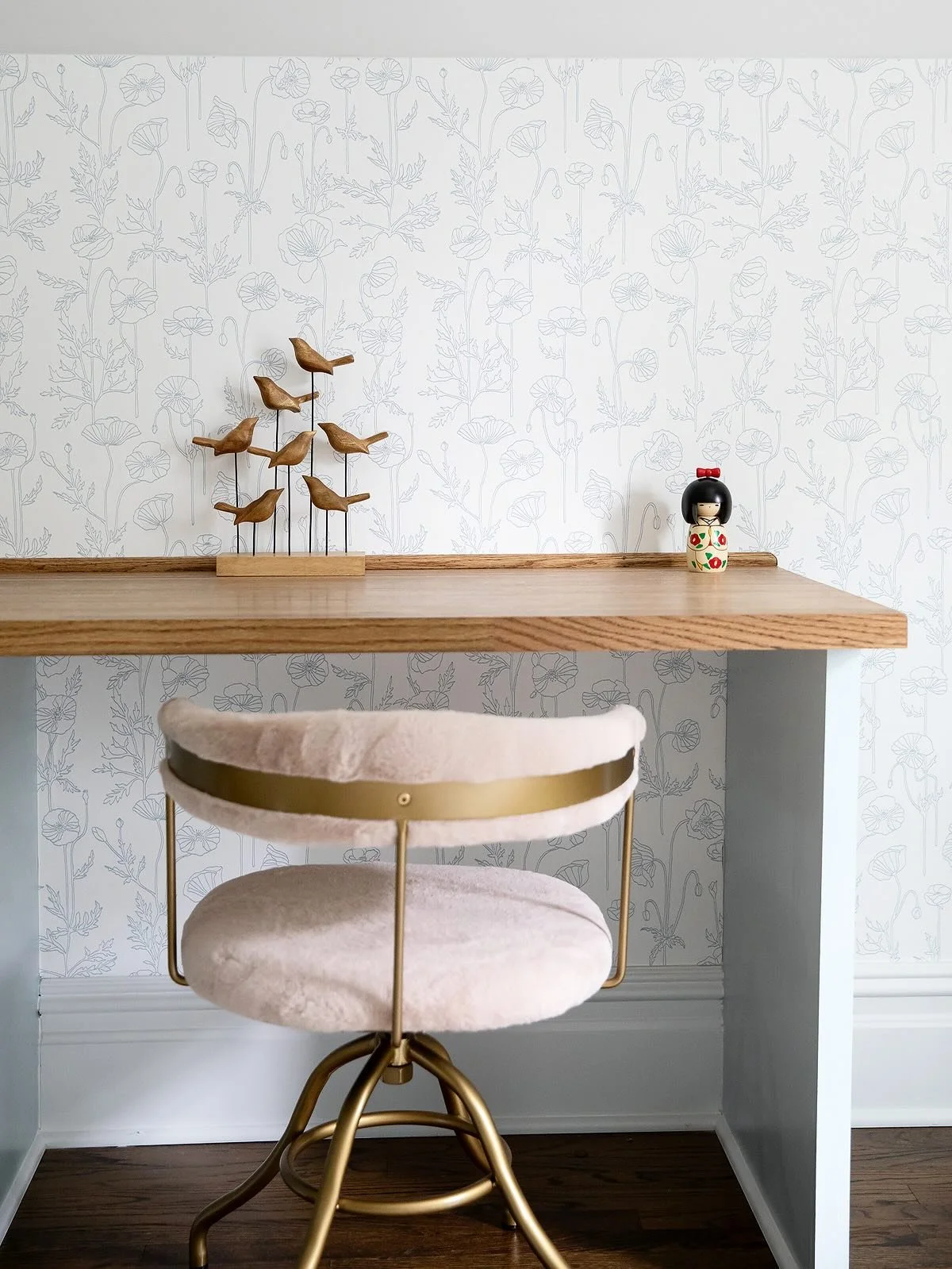 Obsessed with all of the details that make this desk space so fun and whimsical for my clients&rsquo; daughters!
-
Design and 📷 @christieadamsdesign