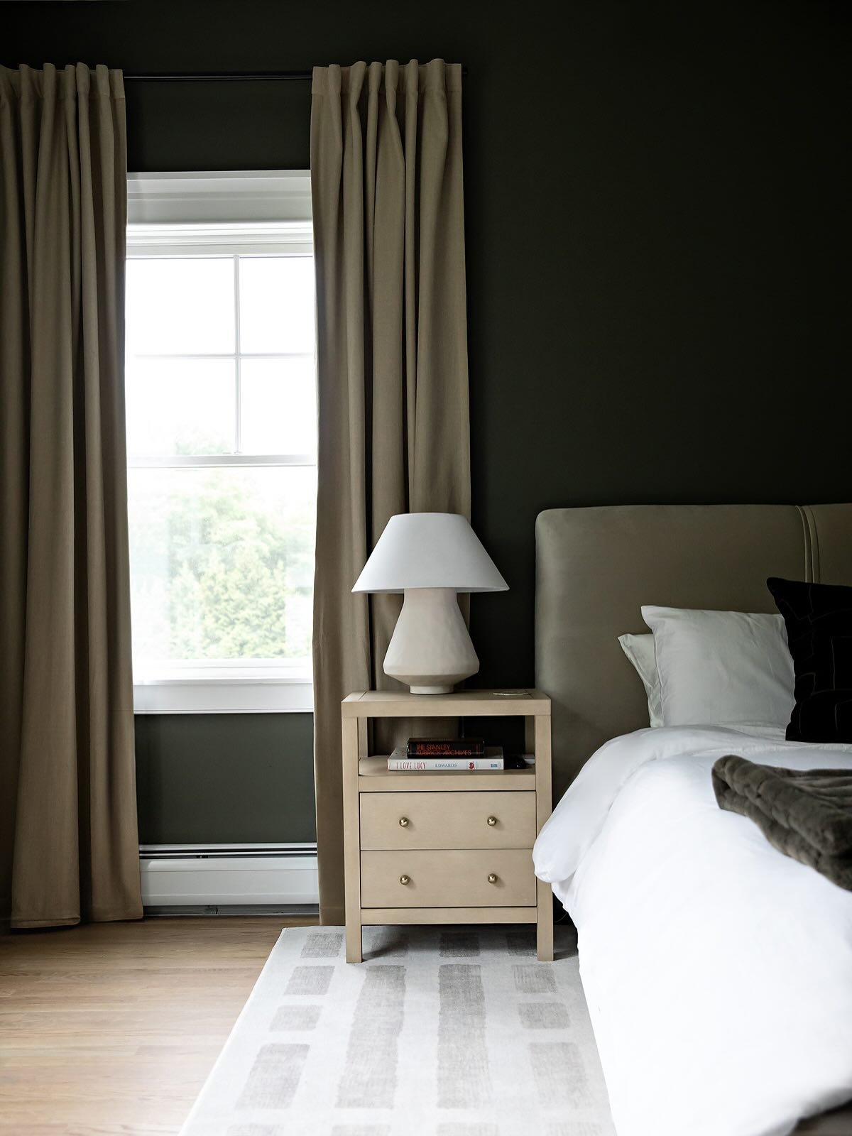 Why is it always so hard to wake up on the Monday after daylight savings?! Hearing the alarm was brutal this morning. 
-
Design and 📷 @christieadamsdesign