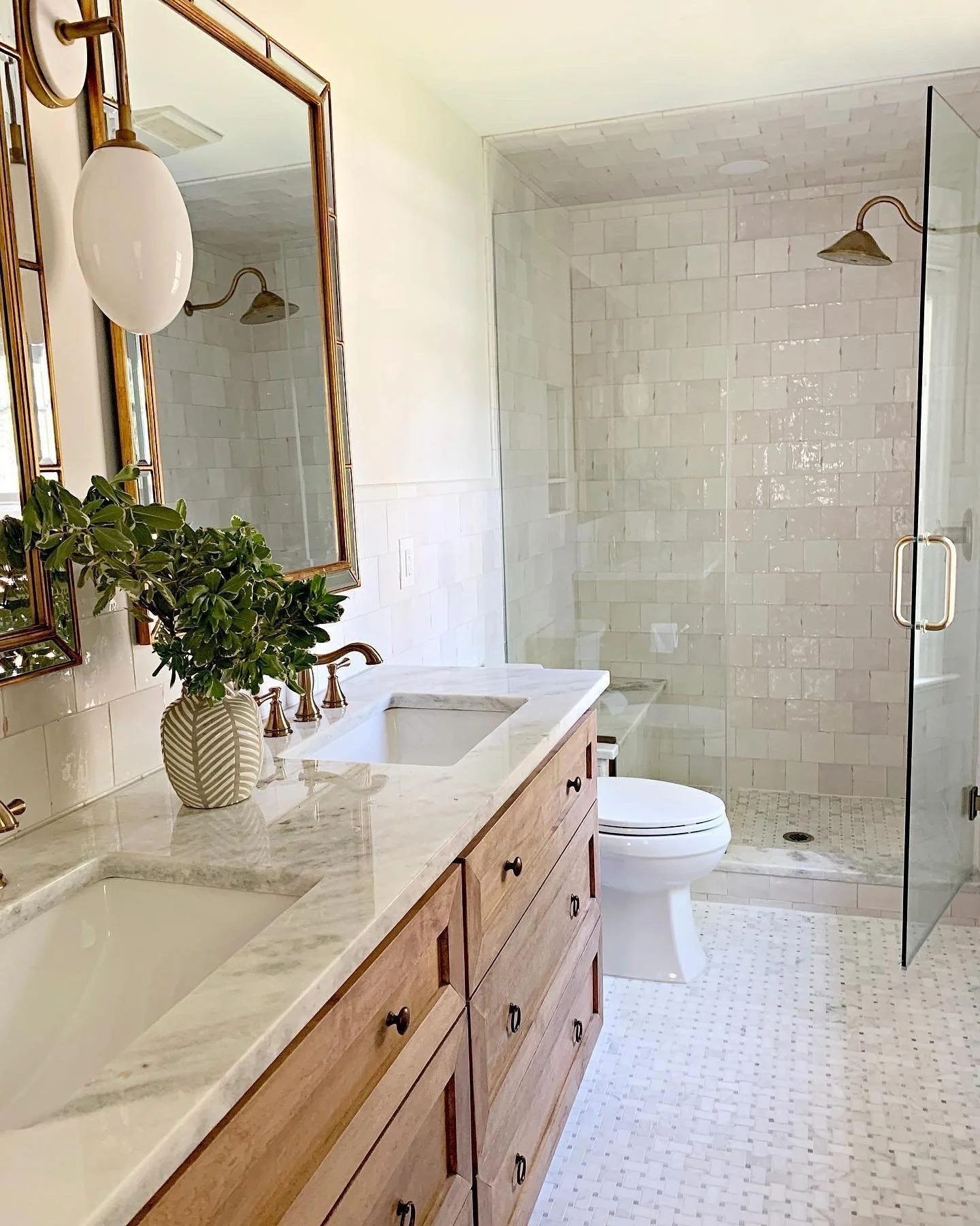 This bathroom renovation will always be one of my favorite projects 😍 
-
Design and 📸 @christieadamsdesign