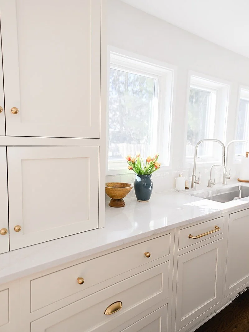 There are so many decisions that go into a kitchen renovation!! For this project my clients asked me to select absolutely everything down to the accessories on the shelves and countertops.  I couldn&rsquo;t be happier ❤️ 

-
Design @christieadamsdesi