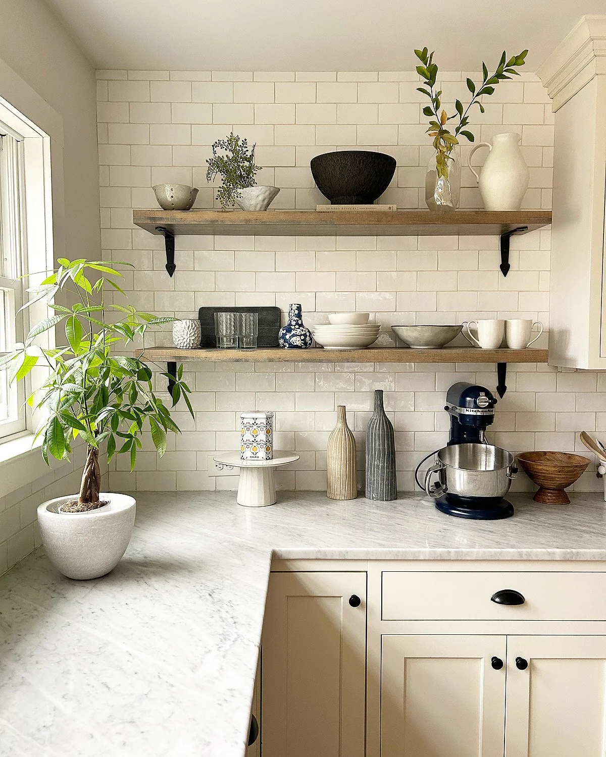 How to decorate kitchen shelves - Bergen County interior designer