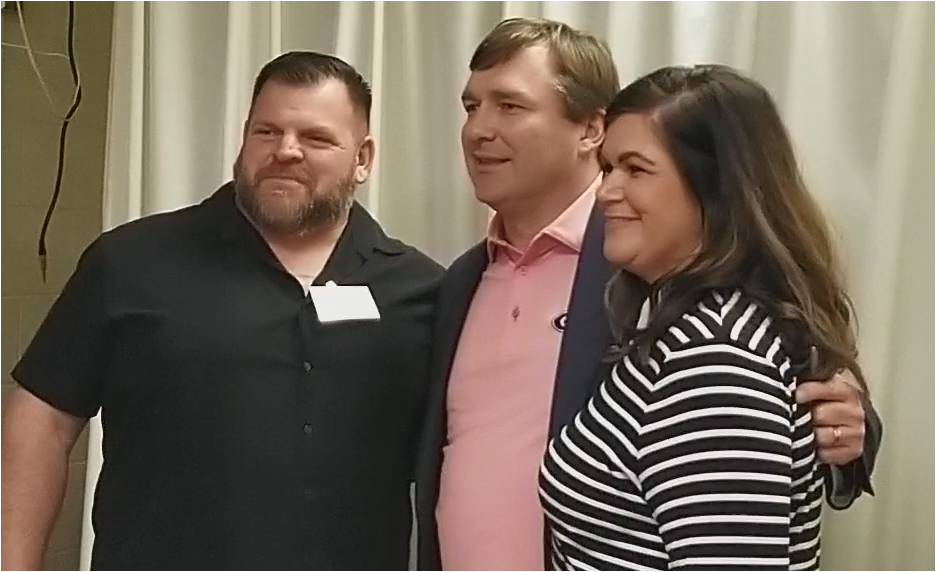 Smart advises high schoolers to be blessings, not burdens, and don't be in a rush (and he mixed serious and funny)