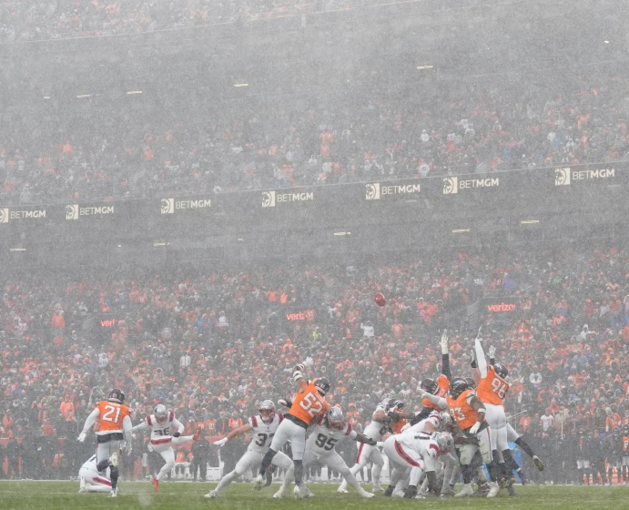 Monday's Report: Russell Henley, Dublin/Putnam County; Braves, UGA, HS coach dies; Minnesota, NFL playoffs/coaches, college football/basketball, NBA, MLB, tennis, golf