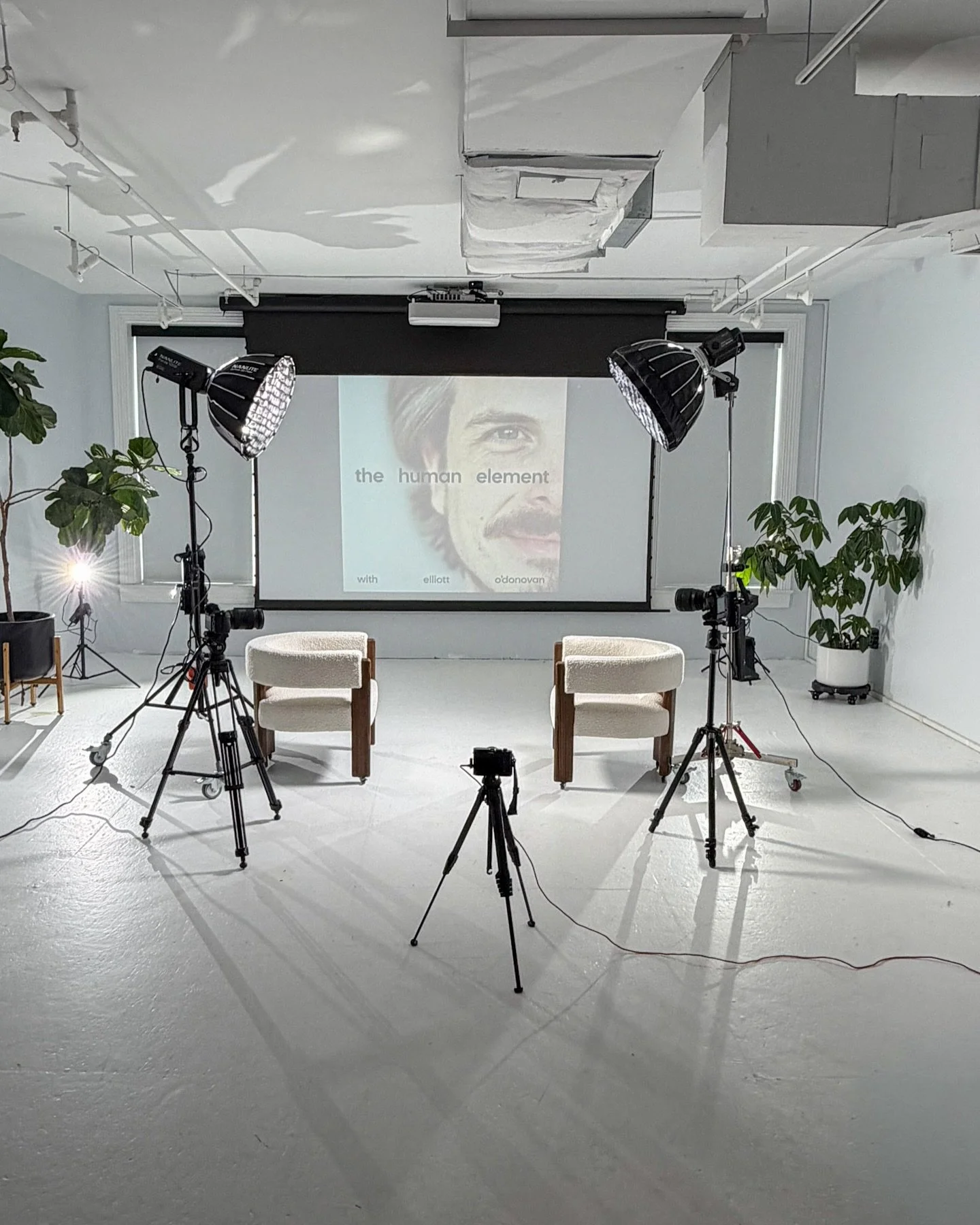 When we say full-service production studio &mdash; we mean it.

From filming to editing and post-production, we handle every detail of your podcast session with precision and artistry. Our setup includes:
&bull; A cinematic 3-camera system
&bull; Pro