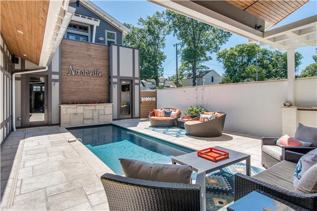 OUTDOOR LIVING