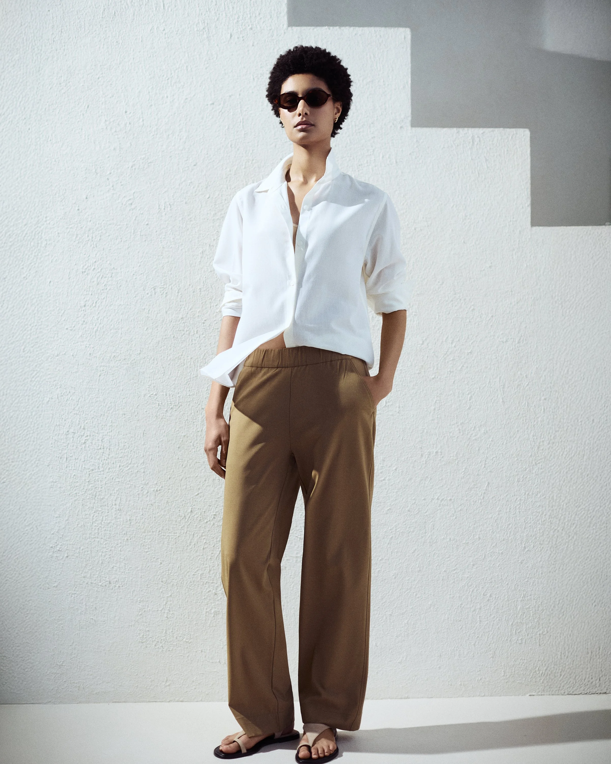 UM_Q2-P2-Campaign_Womens_Lightweight_Travel_Pants_Desert_Khaki-1914.jpg