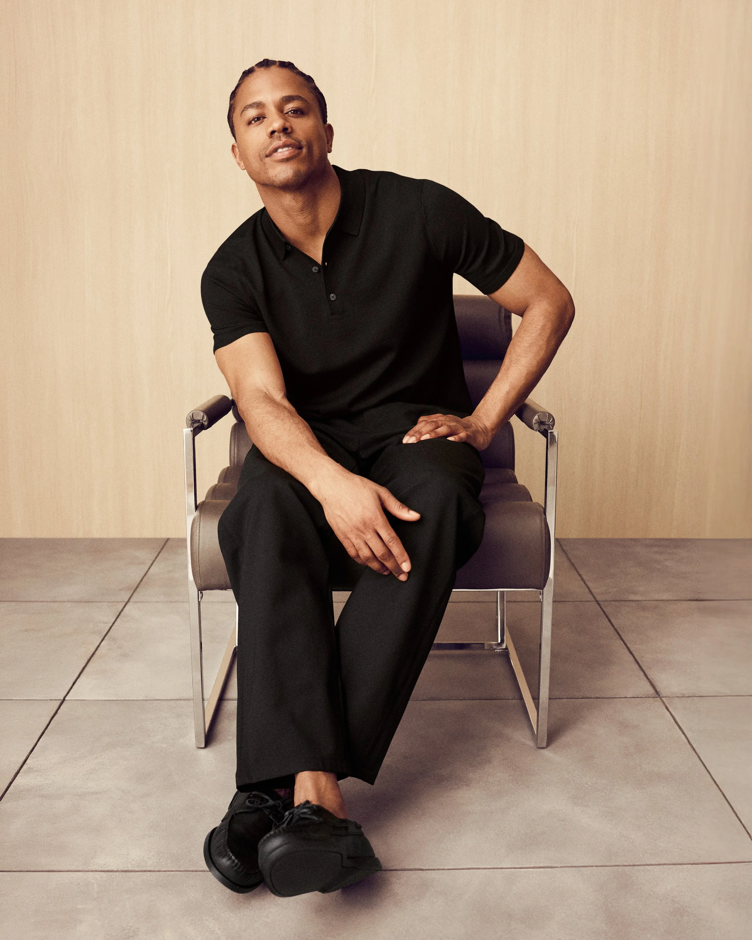 UM-Q1-HUB_01_M_MerinoOvercoatSmartCasualTravel_0254-center 1.jpg