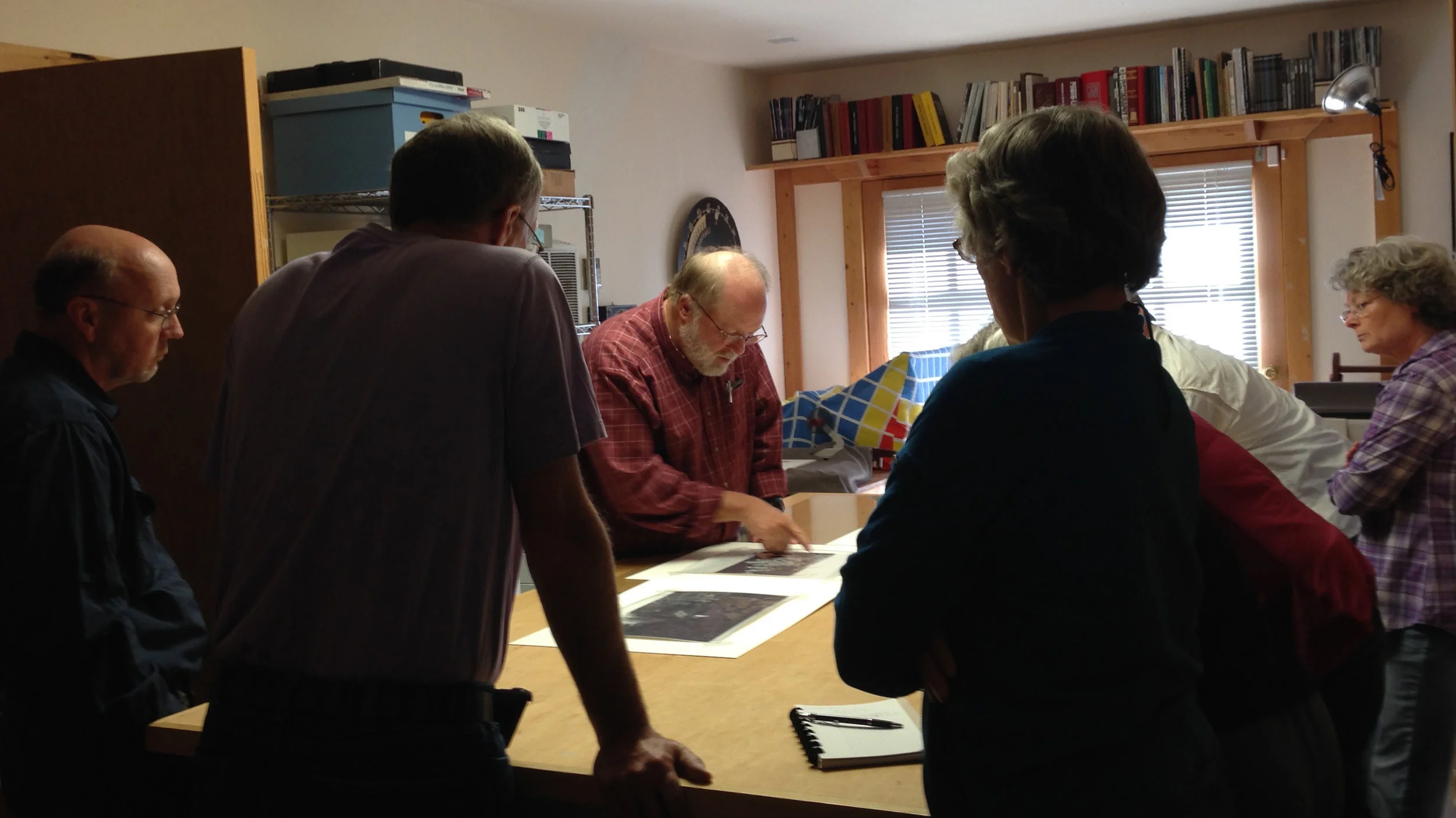 Craig Varjabedian showing photographic prints to students-2015.jpg