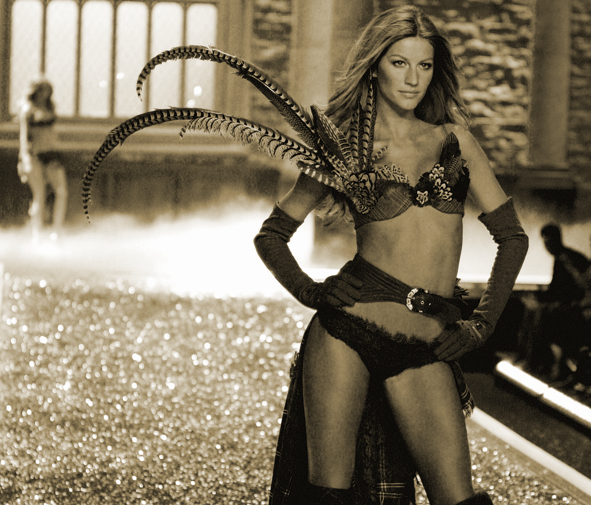 gisele_gold_2.png