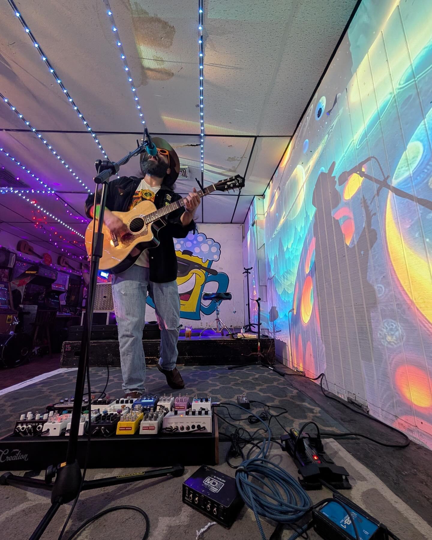 Hey now! Thank you to all of the people who came down to @mrbeerysbethpage this past Sunday night for &ldquo;Night of The Live Loopers Part 3&rdquo;. You were all a fantastic audience to perform for. It felt real good taking my new @creationmusiccomp