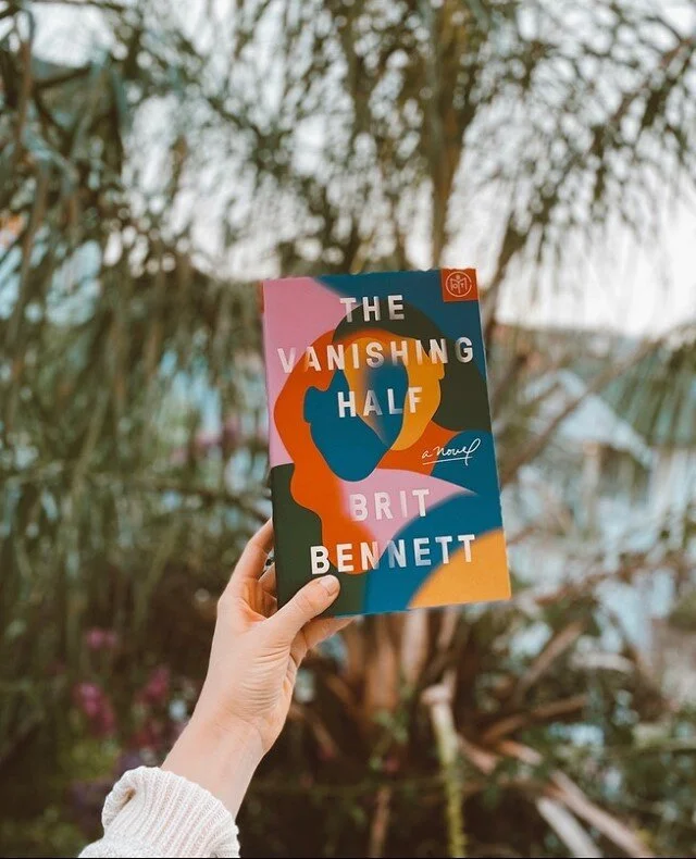 ✨ BOOK REVIEW ✨⁣⁠
&ldquo;The Vanishing Half&rdquo; by Brit Bennett ⁣⁠
⁣⁠
In a single sentence: The story is timely and ruminative, but the execution leaves much to be desired. ⁣⁠
⁣⁠
Brit Bennett&rsquo;s sophomore novel presents a thoughtfully rendere