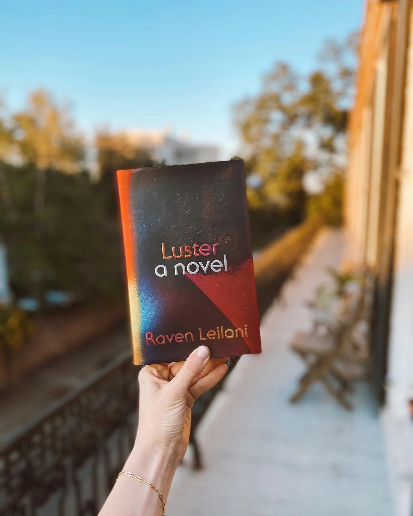 ✨ Book Review ✨⁣⁣⁣
⁣⁣⁣
&ldquo;Luster&rdquo; is the kind of book I love. Lush, luxurious prose, broken characters, a plot line written just a hair too thin. Raven Leilani&rsquo;s debut novel, &ldquo;Luster&rdquo; was an all-consuming, hot and heavy re