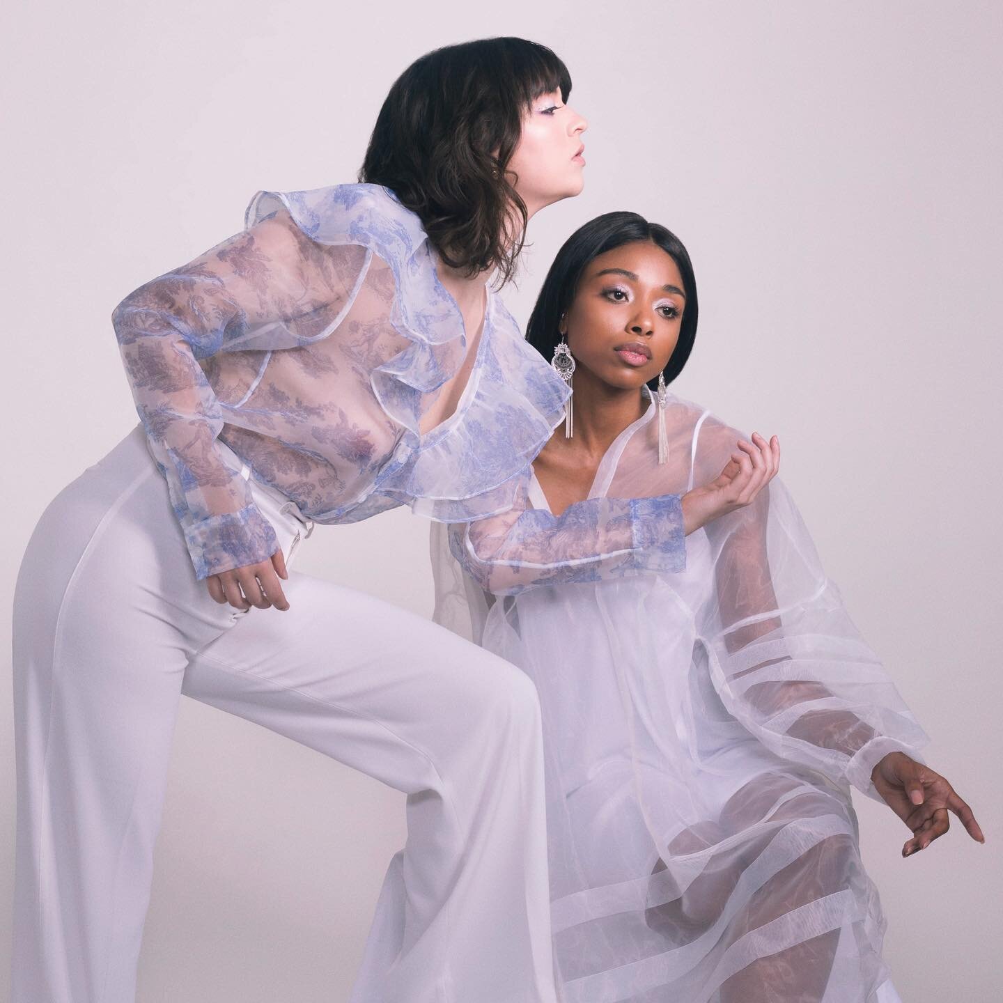 &lsquo;When angels goes online&rsquo; for @archivethemag 👼🤳🏻 Models : @madebymayag @jerusha.krebs 
Stylist : @e.f.f 
Muah : @hollasantanaglam 
#modernrococo #sanfranciscofashion #sanfrancisco #bayarea #westcoast #caligirls #fashionblogger #editori