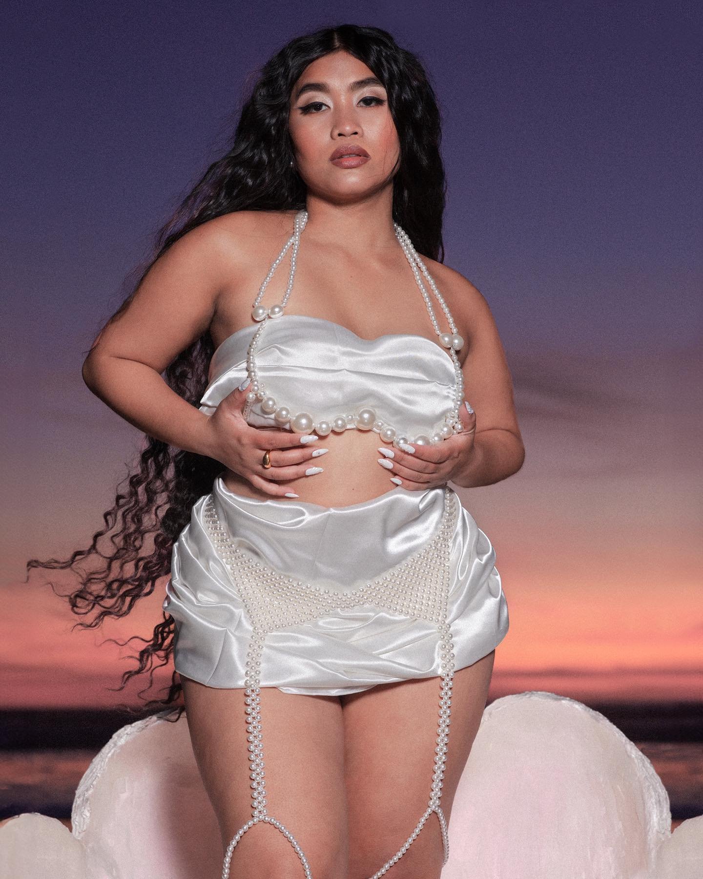 @chelseanatics in full pearl drip by @florencexdesign 🐚🌊✨