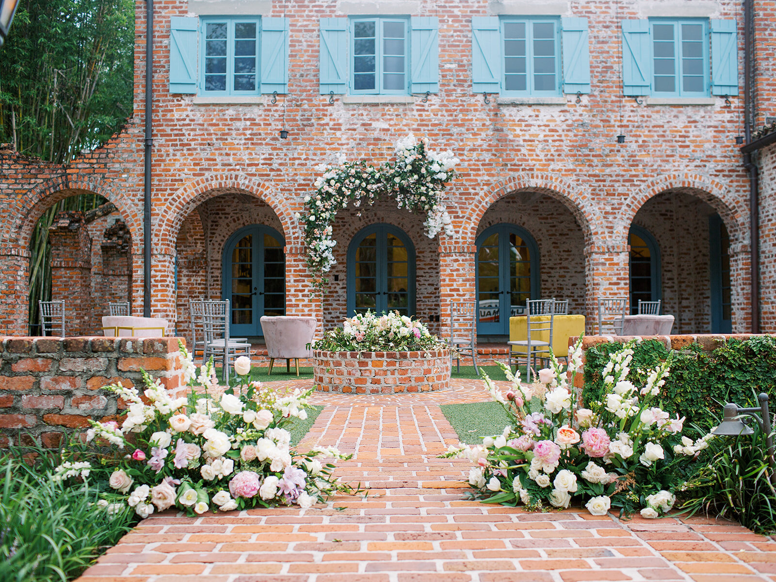 Bluegrass Chic - floral gardens and focal structure hanging from Casa Feliz (Copy)