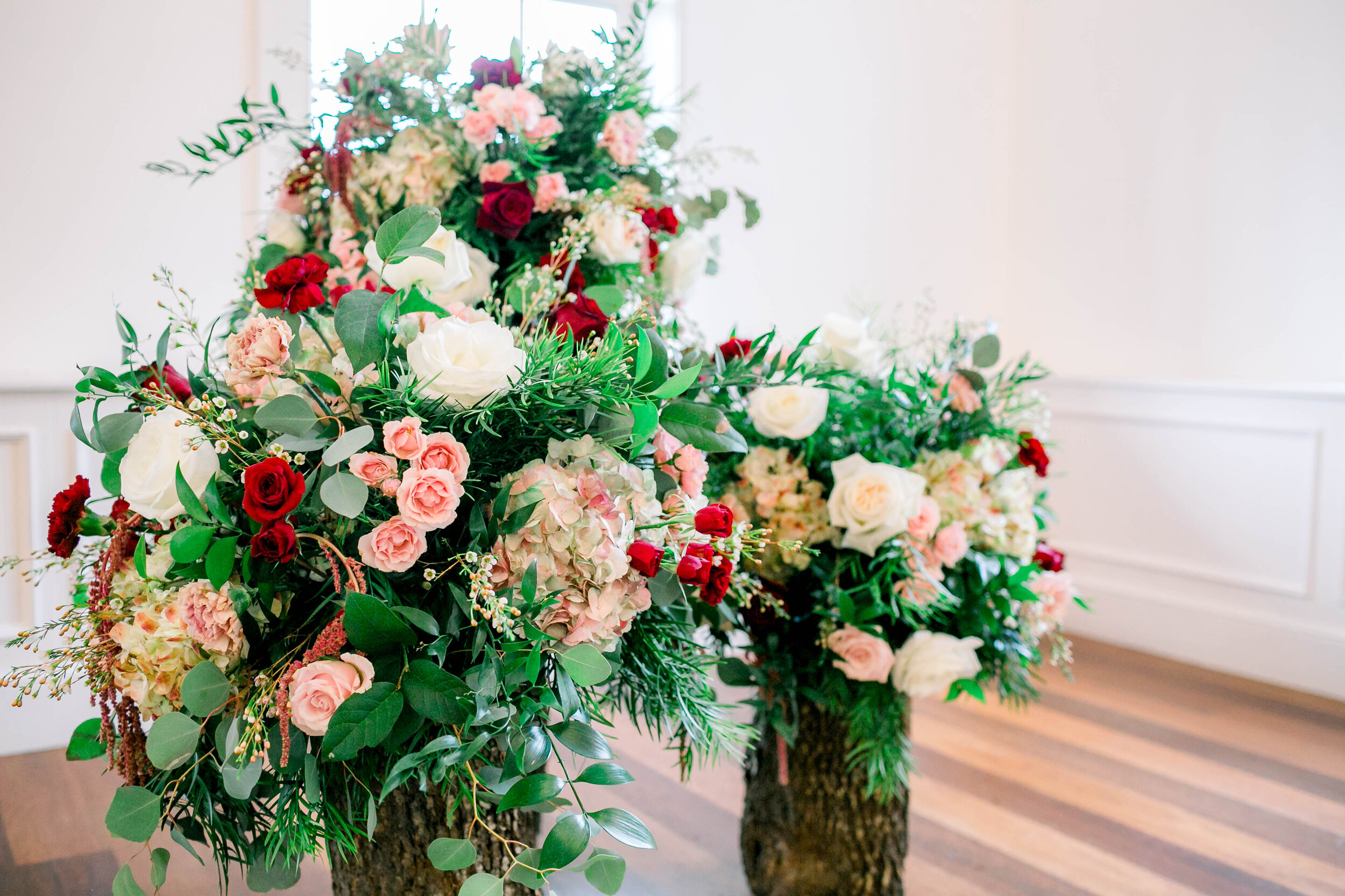 Altar Floral on top of tree trunks- perfect mix of romance and rustic (Copy) (Copy)