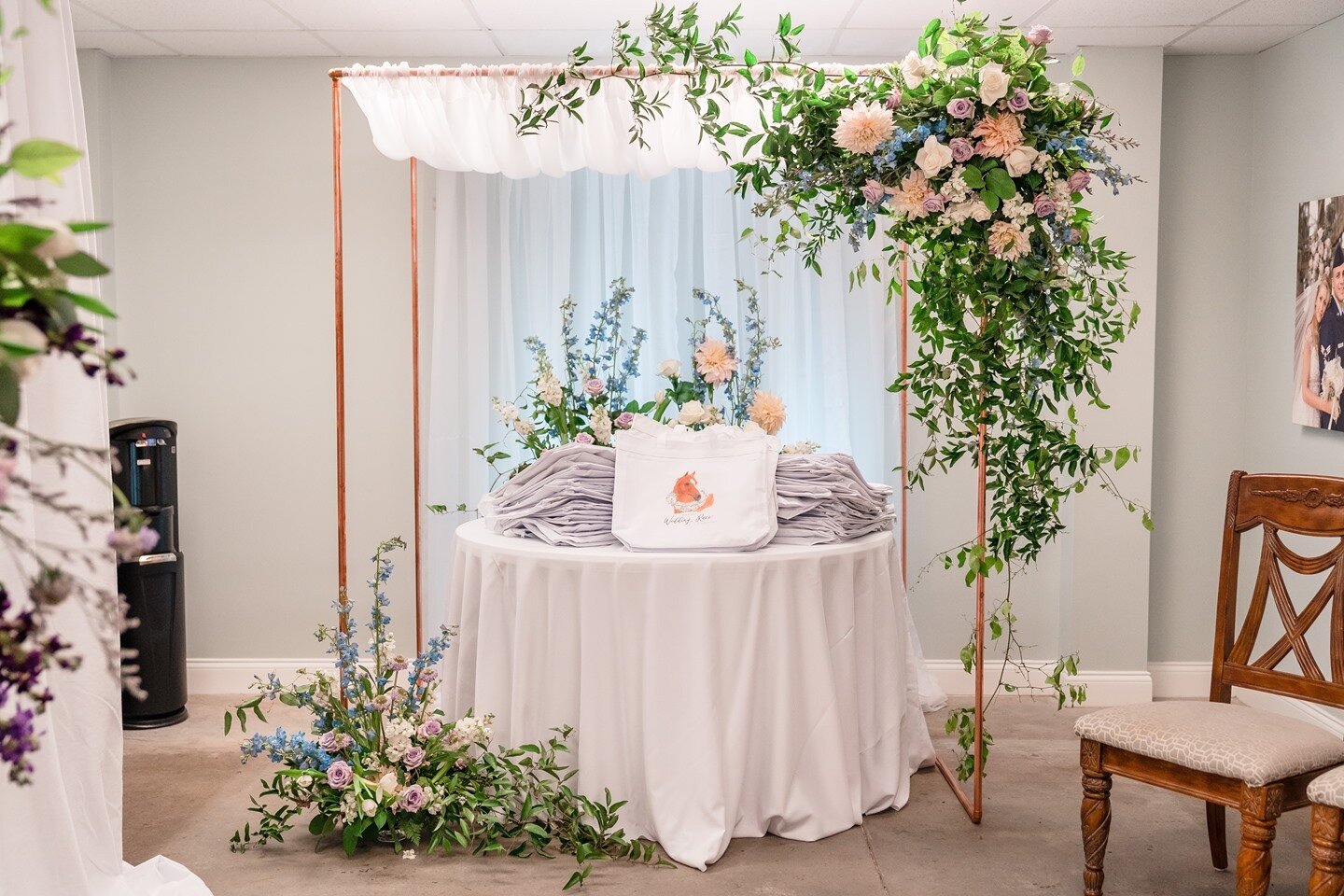 Allow us to bring your floral dream to life. With more than 10 arch structures and a warehouse full of floral rental items, we can help! Schedule an in-person consultation at the link in our bio. Vendors and Clients are welcome 😊
#orlandowedding #or