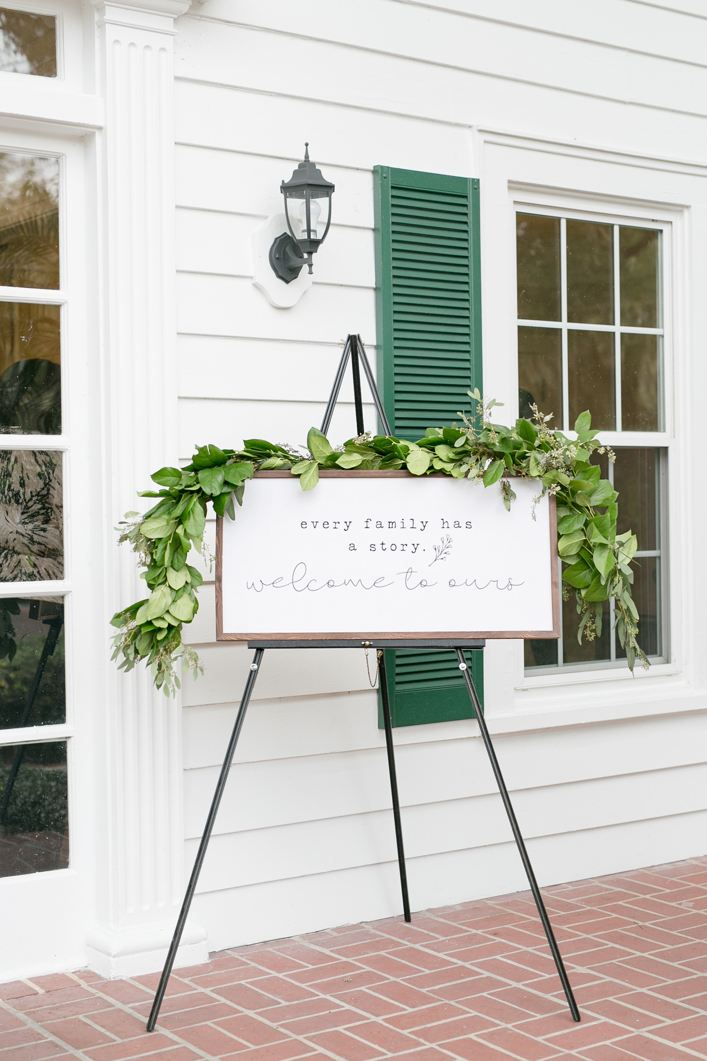Bluegrass Chic - Black and White Wedding Welcome Sign Floral