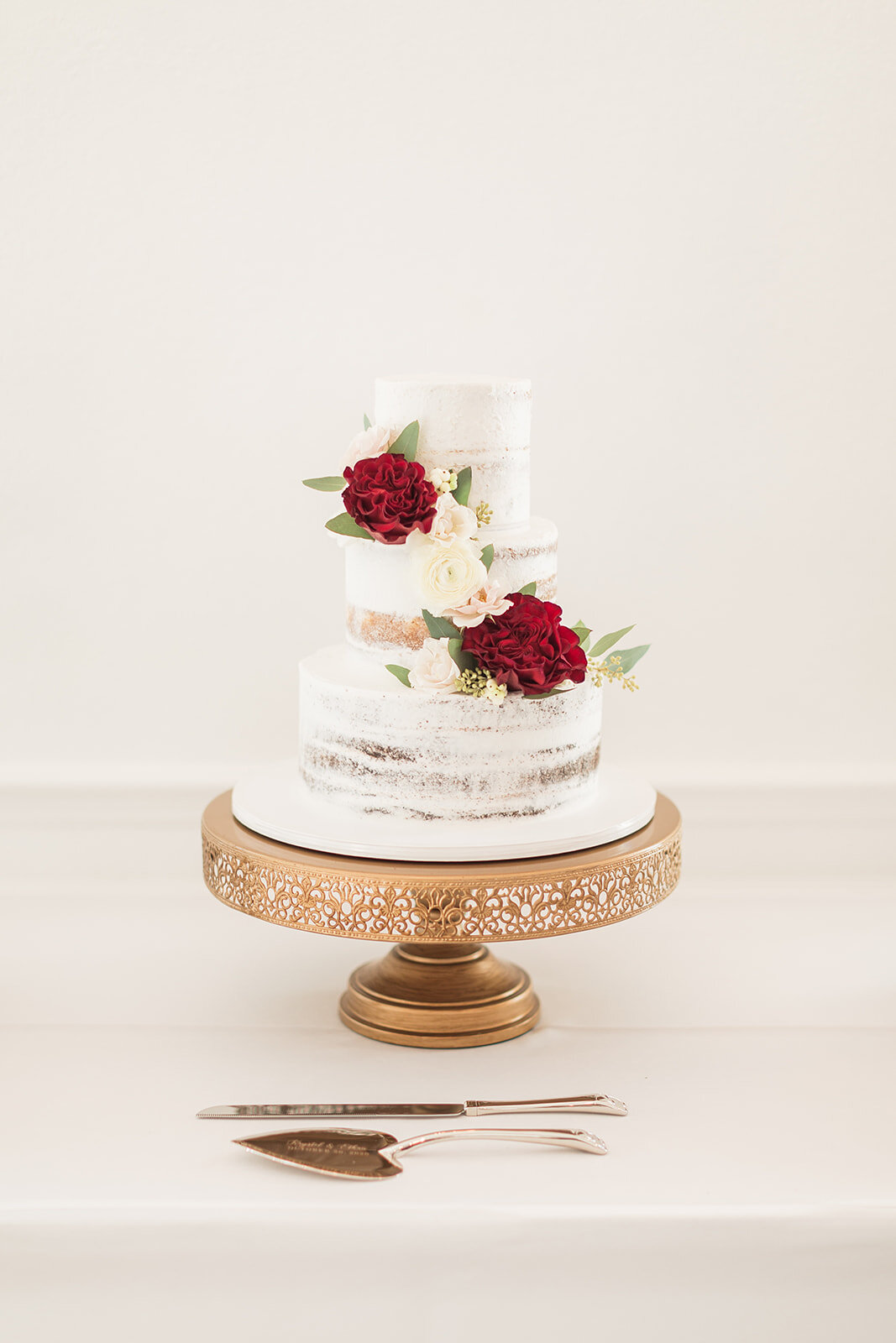 Bluegrass Chic - The Hendricks Photography at Royal Crest Room splash of color on this beautiful cake