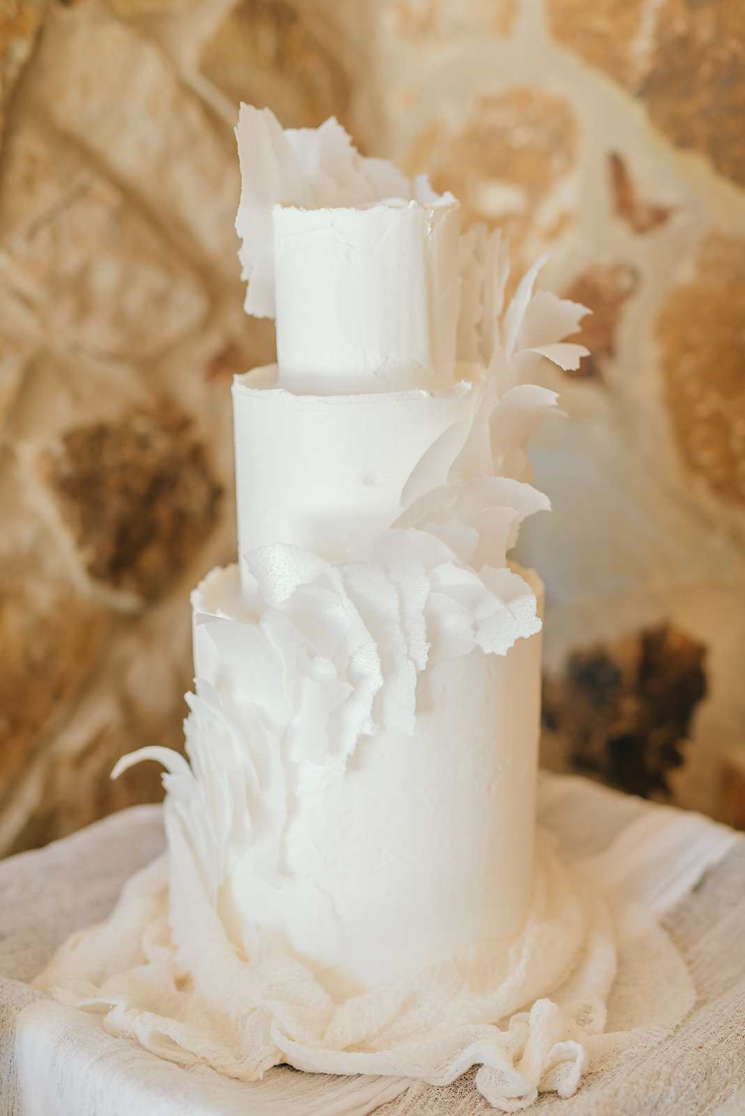 Bluegrass Chic | Bella Collina Modern Material Wedding Cake