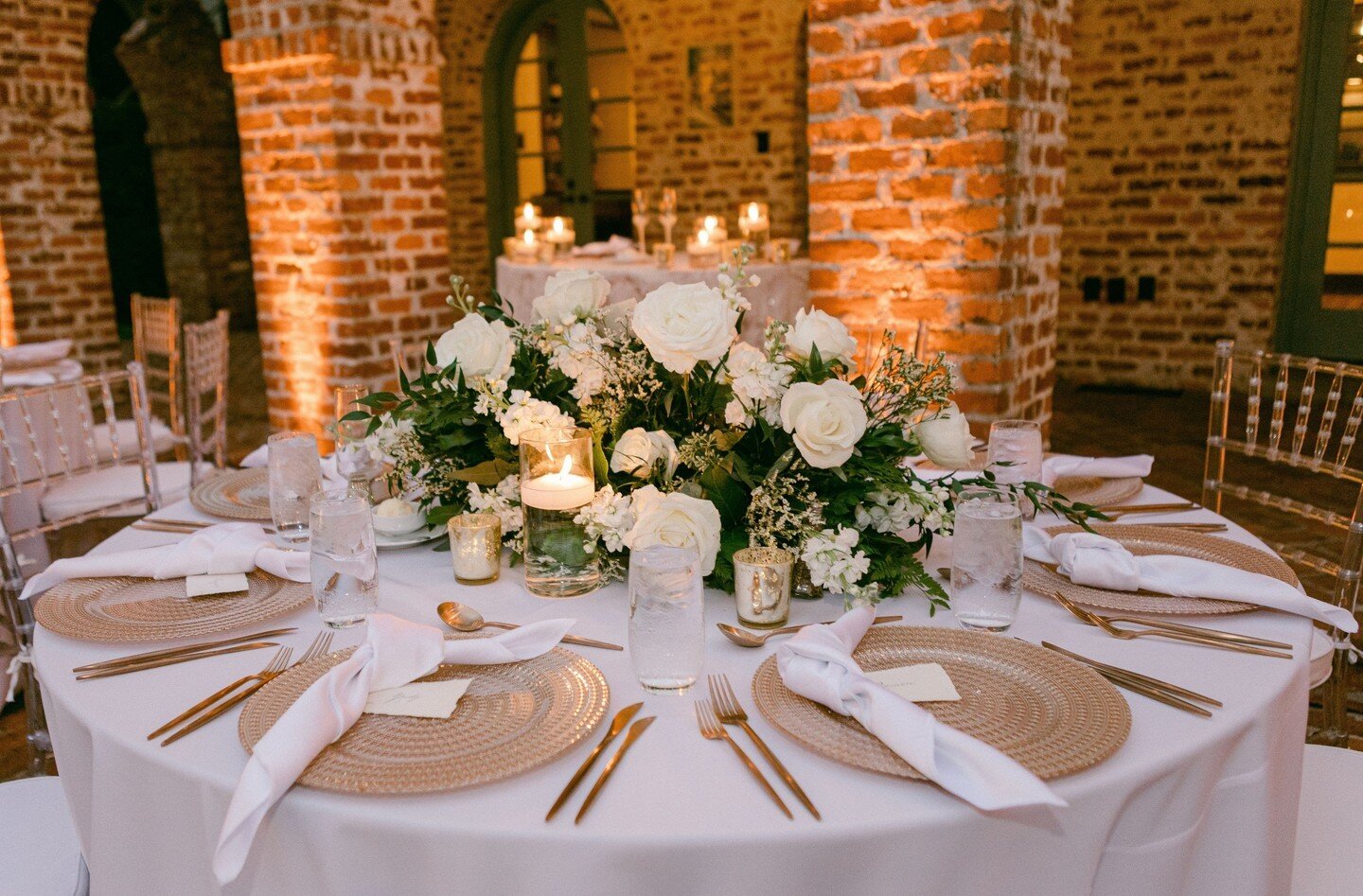 Swipe to see that First Look Feeling✨⁠
⁠
We love seeing the joy on our client's faces when they see their floral vision has come to life! ⁠
Classic White &amp; Green Floral + Floating Candles = A Dreamy Candlelit Evening⁠
⁠
Double tap and comment to 