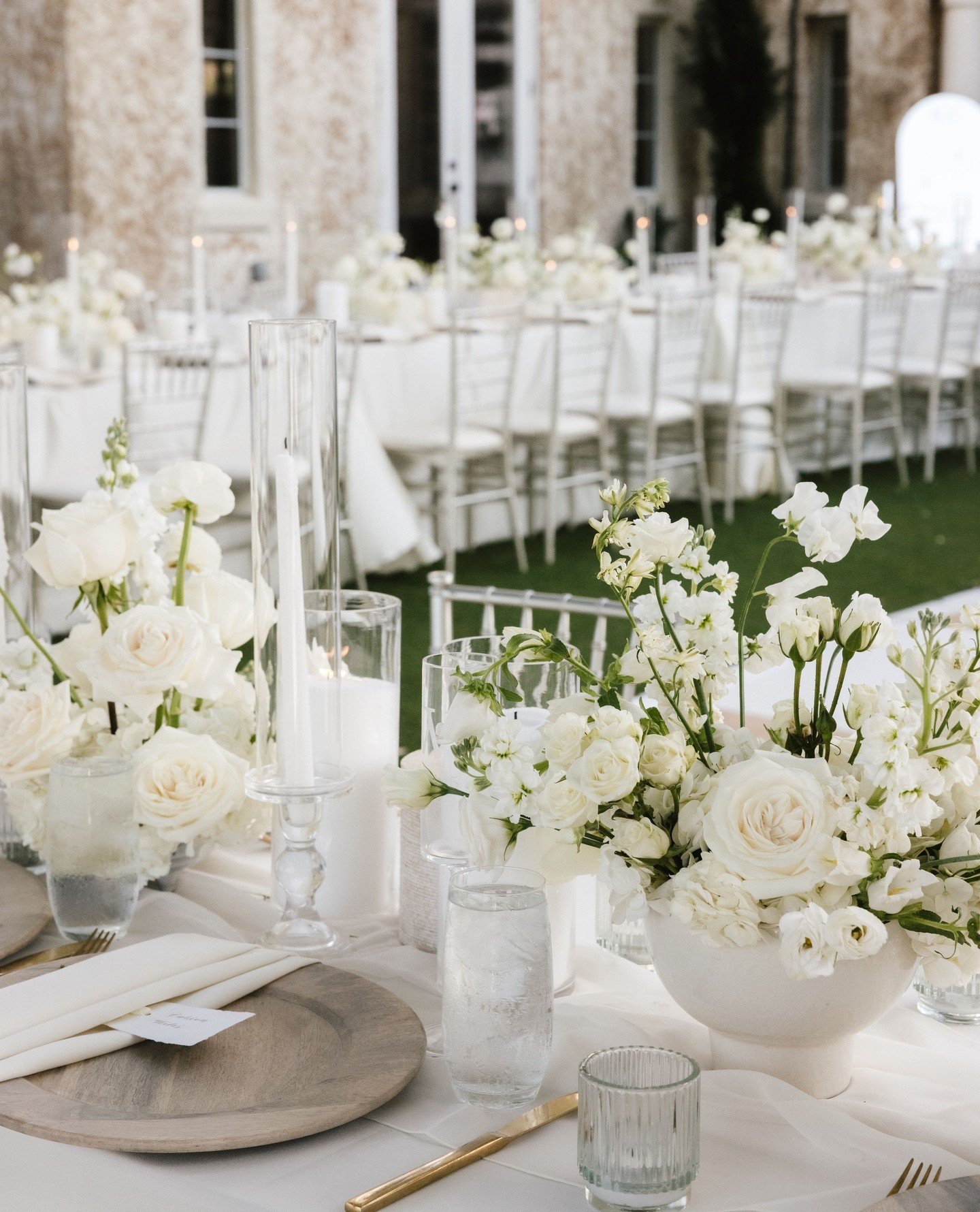 the dreamiest details🕊️

We are obsessed with these light and airy vibes at @bellacosaweddings 
-
-
#orlandowedding #orlandoweddings #bellacosa #weddingflorist #weddingflowers #luxurywedding #luxuryflorist