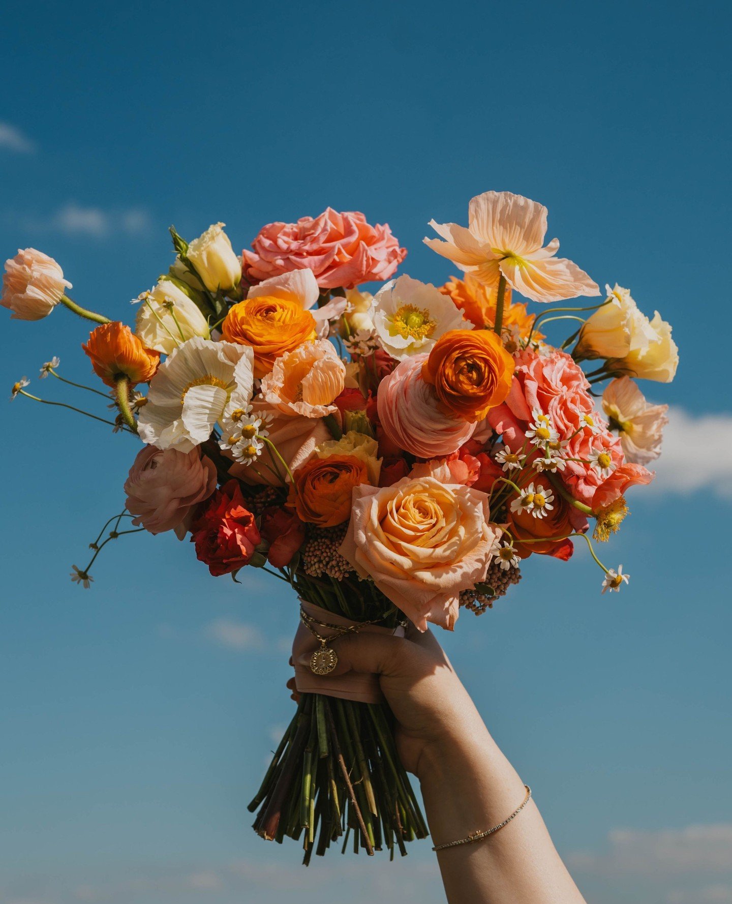 ...a moment for THE BOUQUET😍 ⁠
⁠
The yummiest colors and blooms ONLY! And the bridesmaids' bouquets?? Baskets!! Perfect for a sweet spring wedding!⁠
⁠
Are you looking for bouquets like these? We would love to help!! Click the link in our bio to sche