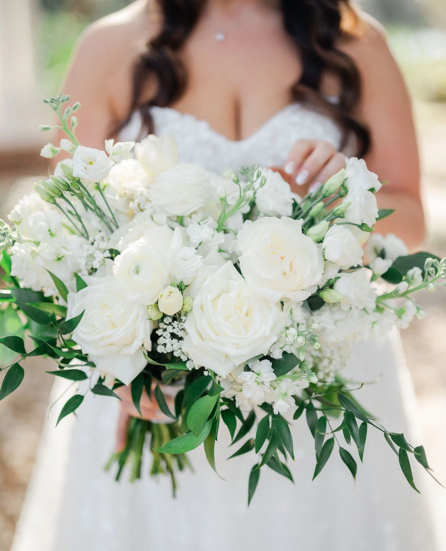 C + A 🕊️ Courtney and Andrew's wedding day was an absolute dream!⁠
⁠
Classic whites + greens was the perfect look for their timeless day! Swipe to check out the gorgeousness!!⁠
-⁠
-⁠
#weddingflowers #weddingflorist #orlandowedding #orlandoflorist #l