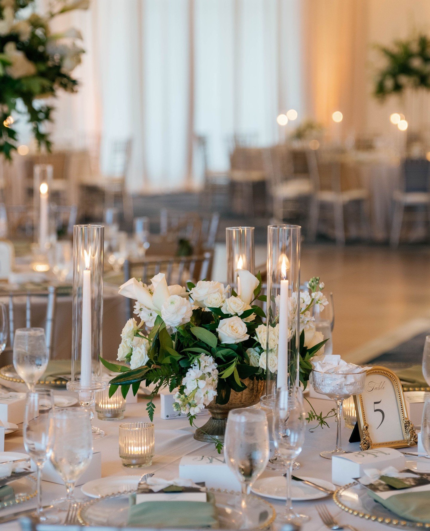 reception details🌿✨️ @bellacollinaweddings ballroom is simply magical!⁠
⁠
Swipe to check out this stunning timeless ballroom reception! We are in love!⁠
⁠
(Gorgeous ballroom drape by @fyperflyproductions )⁠
-⁠
-⁠
#weddingflowers #weddingflorist #orl
