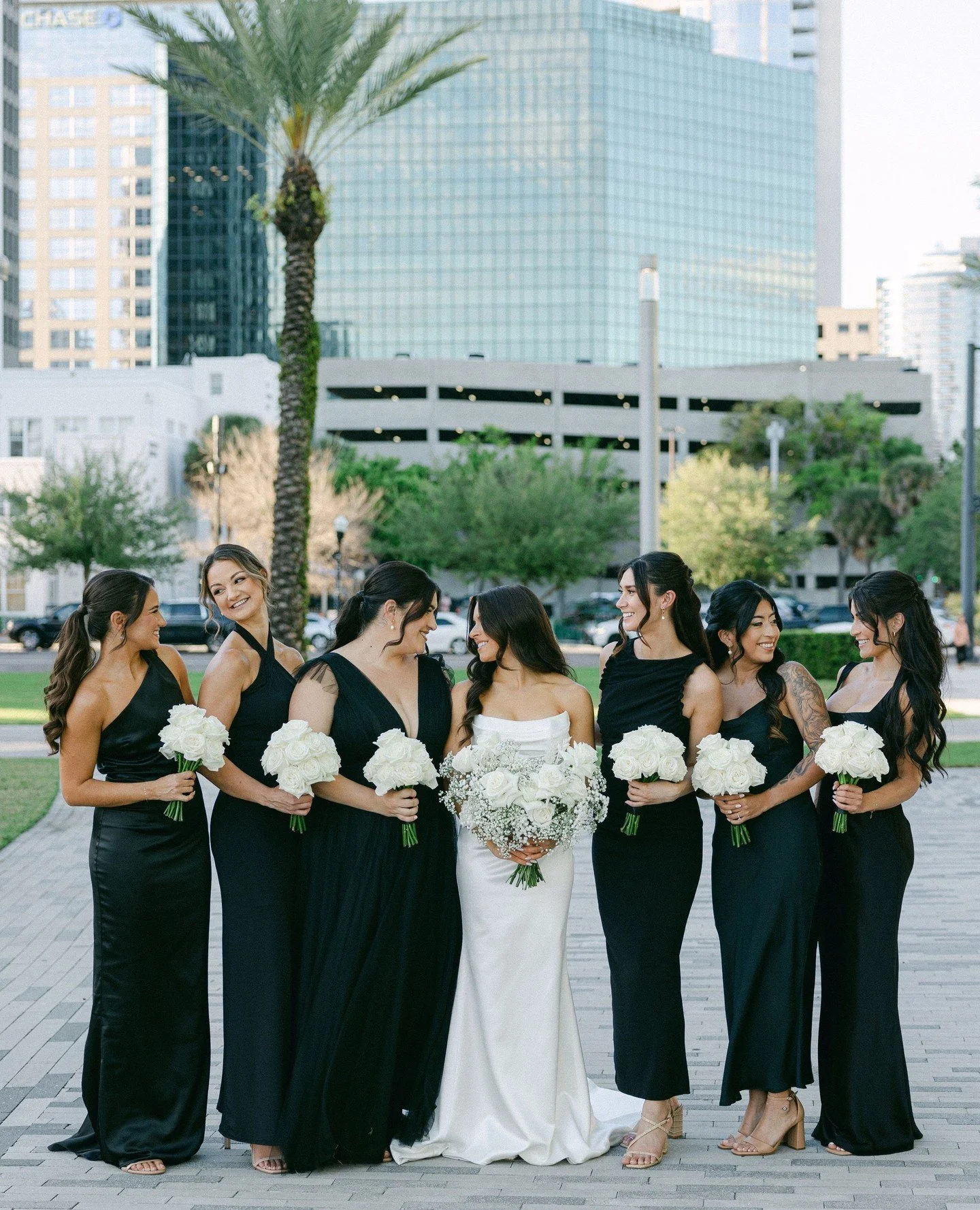 white floral is always the vibe🕊️⁠
⁠
double tap and comment to show your love for this classic look!⁠
-⁠
-⁠
#weddingflowers #weddingflorist #orlandowedding #orlandoflorist #luxurywedding #drphillipscenter