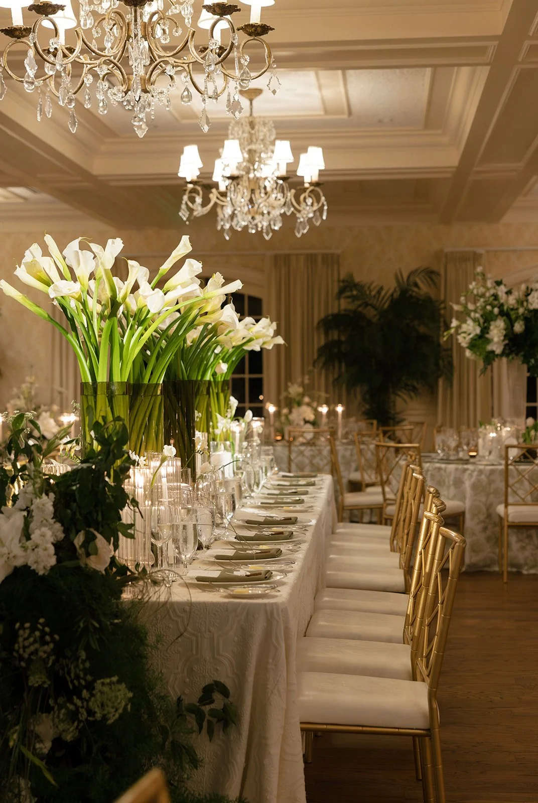 Tall white calla lily floral arrangement creating a sculptural statement at a Crane Club wedding, designed by Bluegrass Chic.