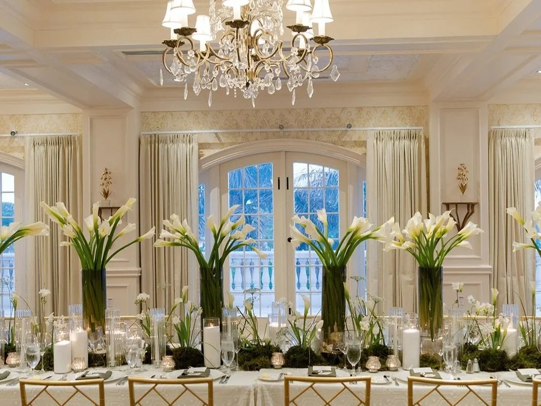 Tall white calla lily floral arrangement creating a sculptural statement at a Crane Club wedding, designed by Bluegrass Chic.
