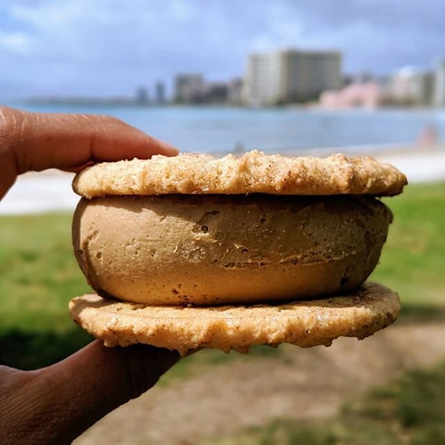 If you've never had @unclesice ream sandwiches they have vegan flavors that are poi-fect for a sunny day 🌞or even a chilly one spent cozy at home⁣
⁣
#madeinhawaii #supportlocal #votewithyourdollar #nicecream #plantbased
