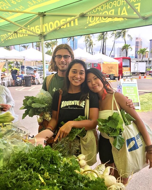 Hi loves 🤗 just a quick note to please keep supporting local, organic farmers. Farmers Markets like @alohafarmlovers are open and safe, and many farms offer CSA boxes like @maoorganicfarms and @kahumanaorganicfarms 🥬🥑🥕 And @oahufresh offers a cus