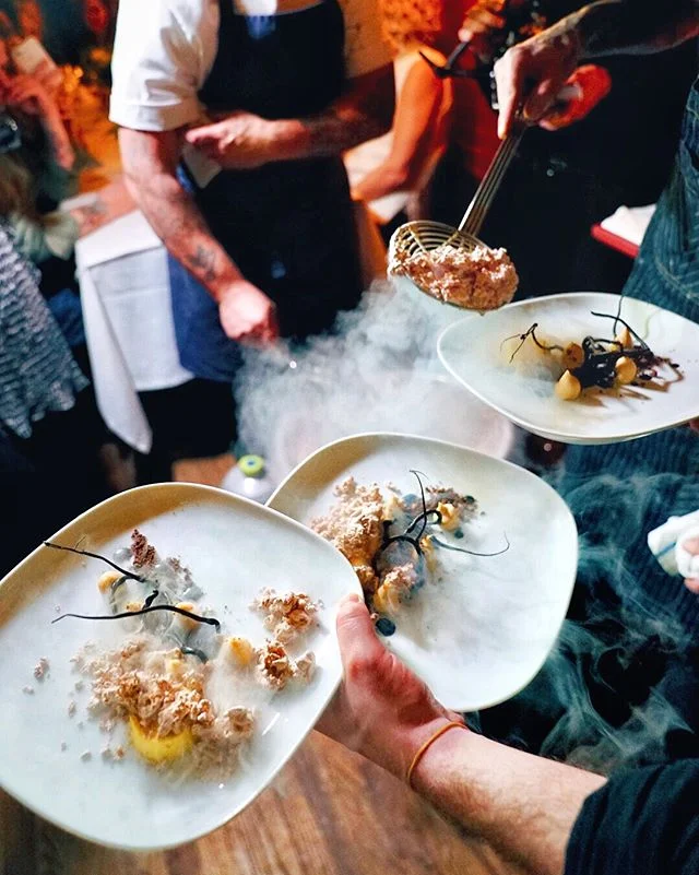 Happy 25th anniversary to both @eatblueribbon and @dewars 🥃🍗🎉The dessert at the celebratory dinner was definitely a highlight, served dramatically and paired with Dewars 18 which was my favorite.🍫Caramelized white chocolate, passion fruit, cardam