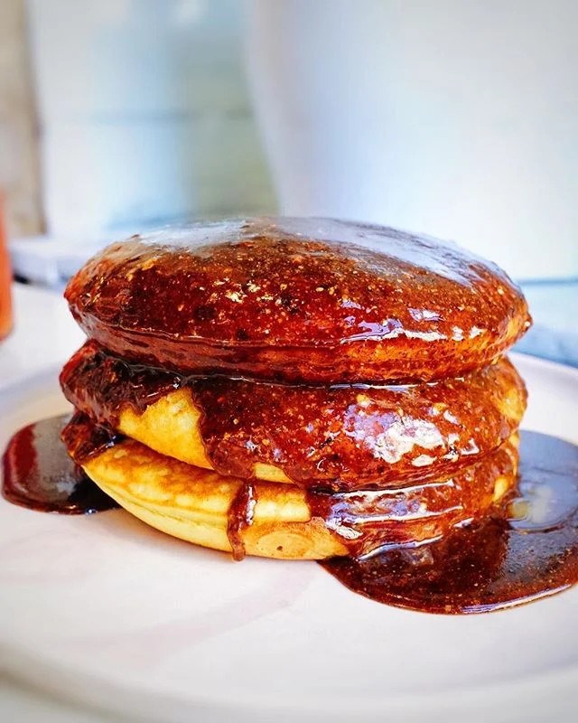 You wouldn&rsquo;t even believe how big and thick these are 😉😍🥞 Malted pancakes w/ hazelnut maple praline and brown butter. Unreal! Love the everyday brunch at @sundayinbrooklyn 🍳
.
.
.
.
.
.
.
.
.
.#nycfood#nycfoodie#foodporn#myfab5#eating#food#