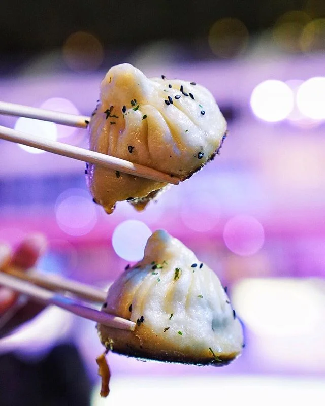 The Holiday Shops at Bryant Park is back for the season!🎄🤗The food vendor lineup this year is amazing. My favorite bite was from the newly added Bun Ramen, where the pork buns are incredibly juicy and flavorful🥟Perfect to warm you up after some ic