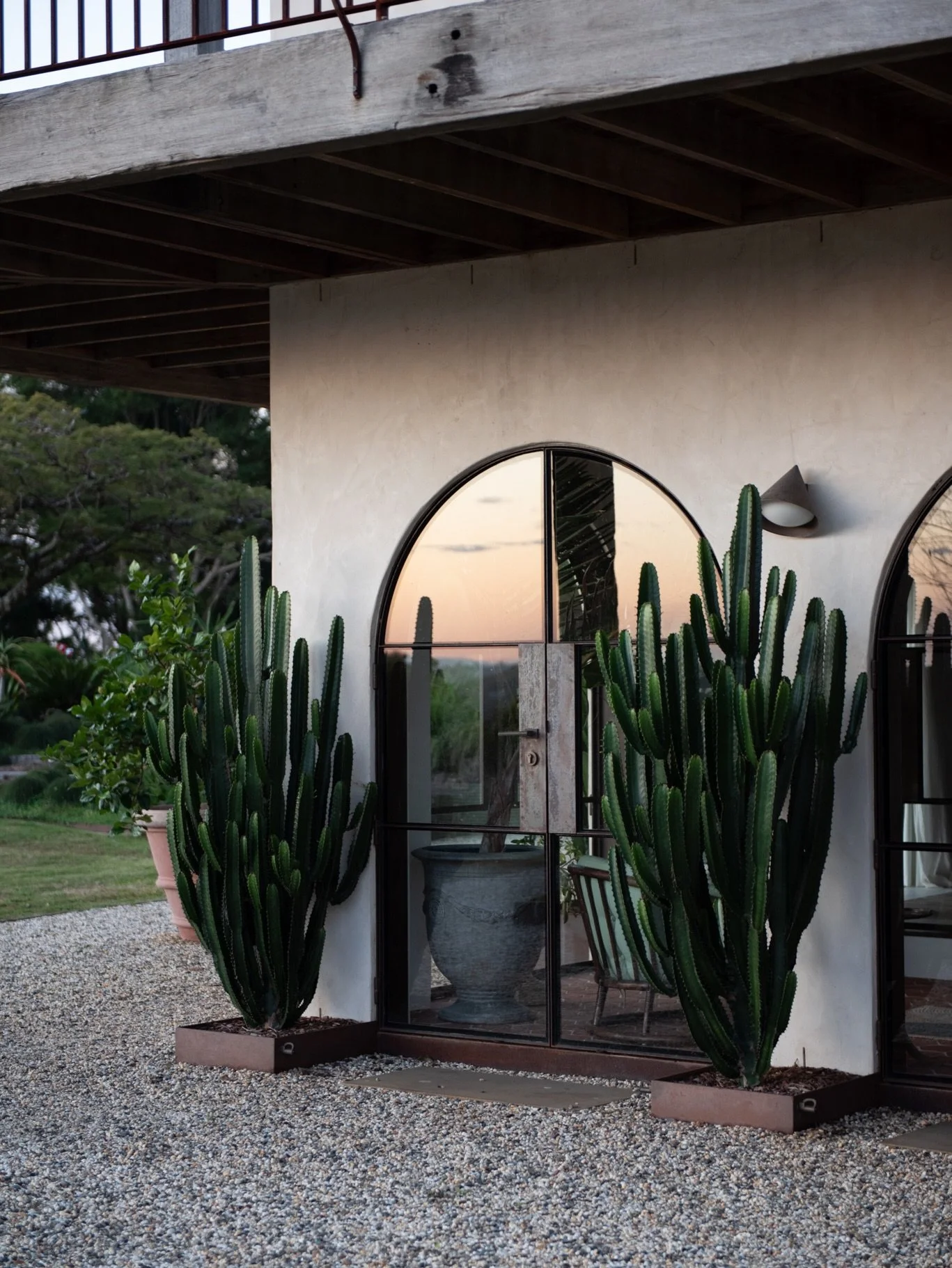 I have admired the work of photographer extraordinaire @leantimms for some time, and it has been a dream of mine to attend one of her workshops. This week it finally came to be at the magnificent @loscoglio_byronbay and it was so much more than I hop