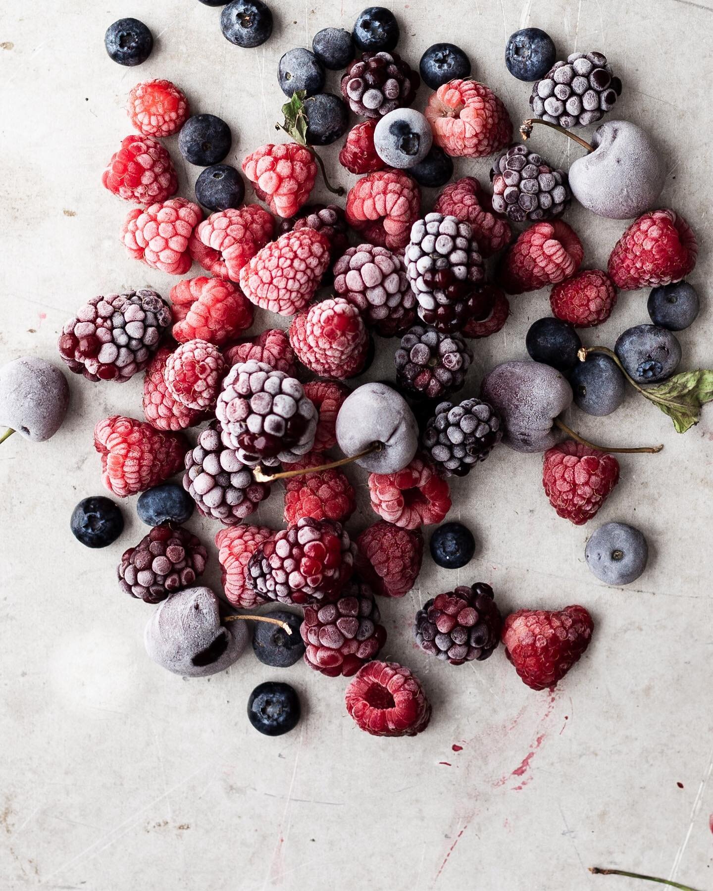 Frozen fresh berries for future desserts and smoothies🍓🍒🫐
.
.
.
.
.
#thebakefeed #minimalfoodphotos #f52community #f52grams #foodtographyschool #inseasonnow #mywilliamssonoma #vscofoodie #berries #raspberries #blueberries #cherries