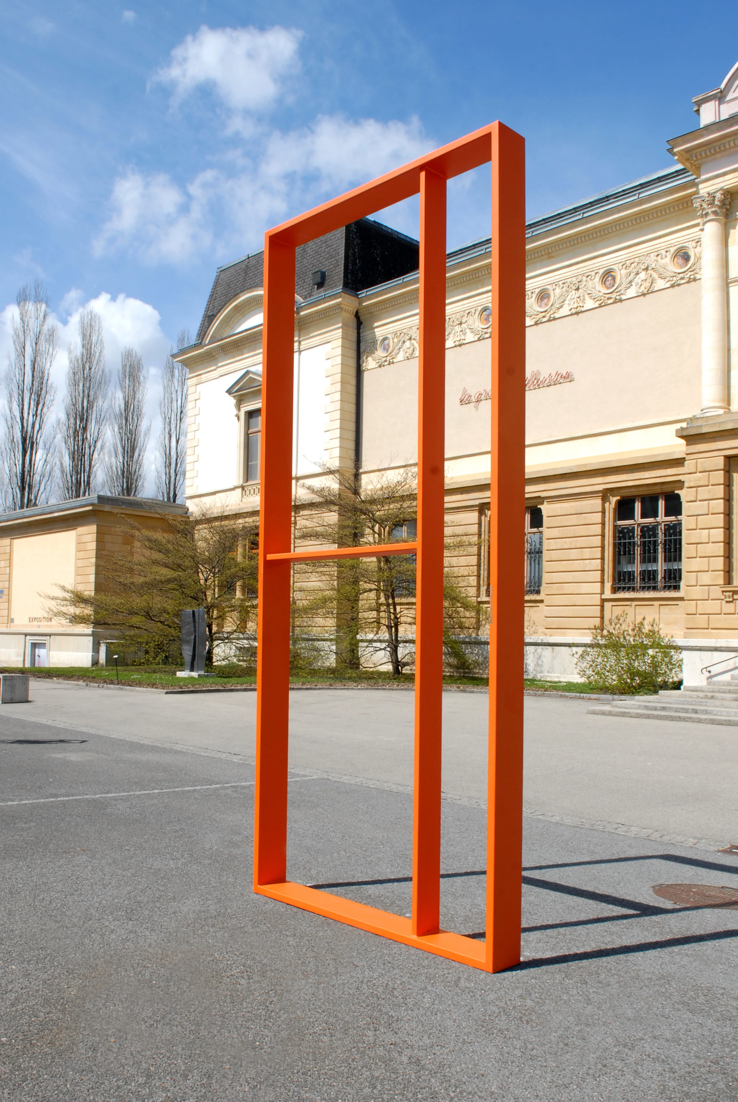 Günther Förg, Sans titre , 2007, 450 x 200 x 25 cm, acier, une sculpture offerte le 16 avril 2008 par ARTHIS pour son 10ème anniversaire