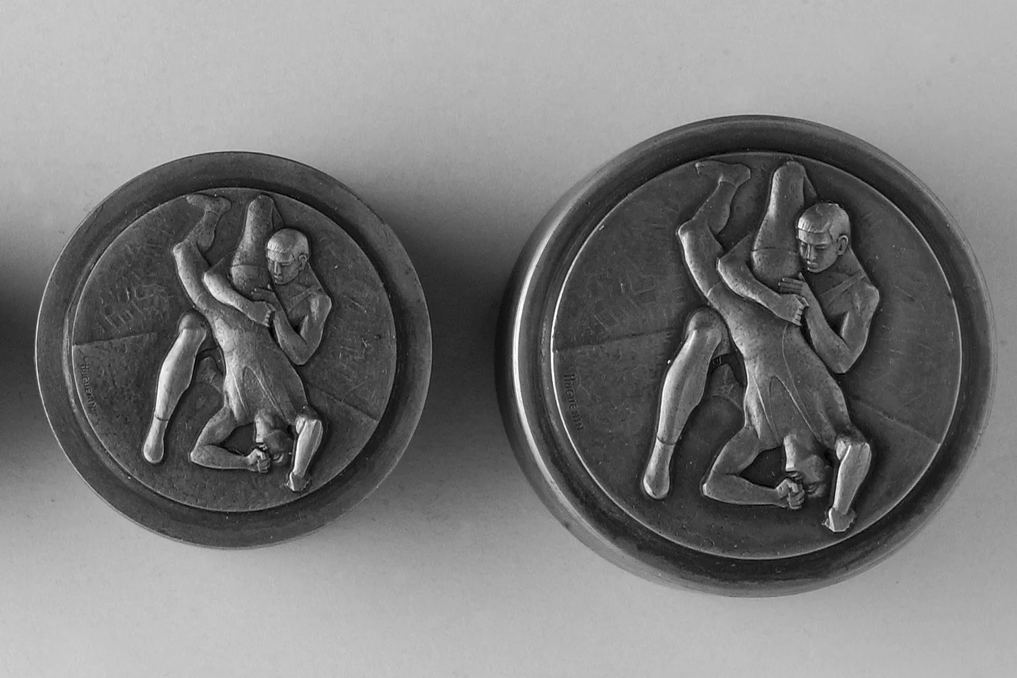 Matrice d'une médaille célébrant une fête de gymnastique, un thème de société bien représenté dans le fonds Huguenin-Kramer