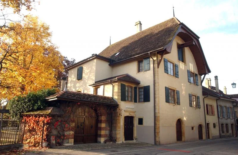 La maison Borel à Auvernier accueille des chercheurs, comme l'a expliqué M. Godet