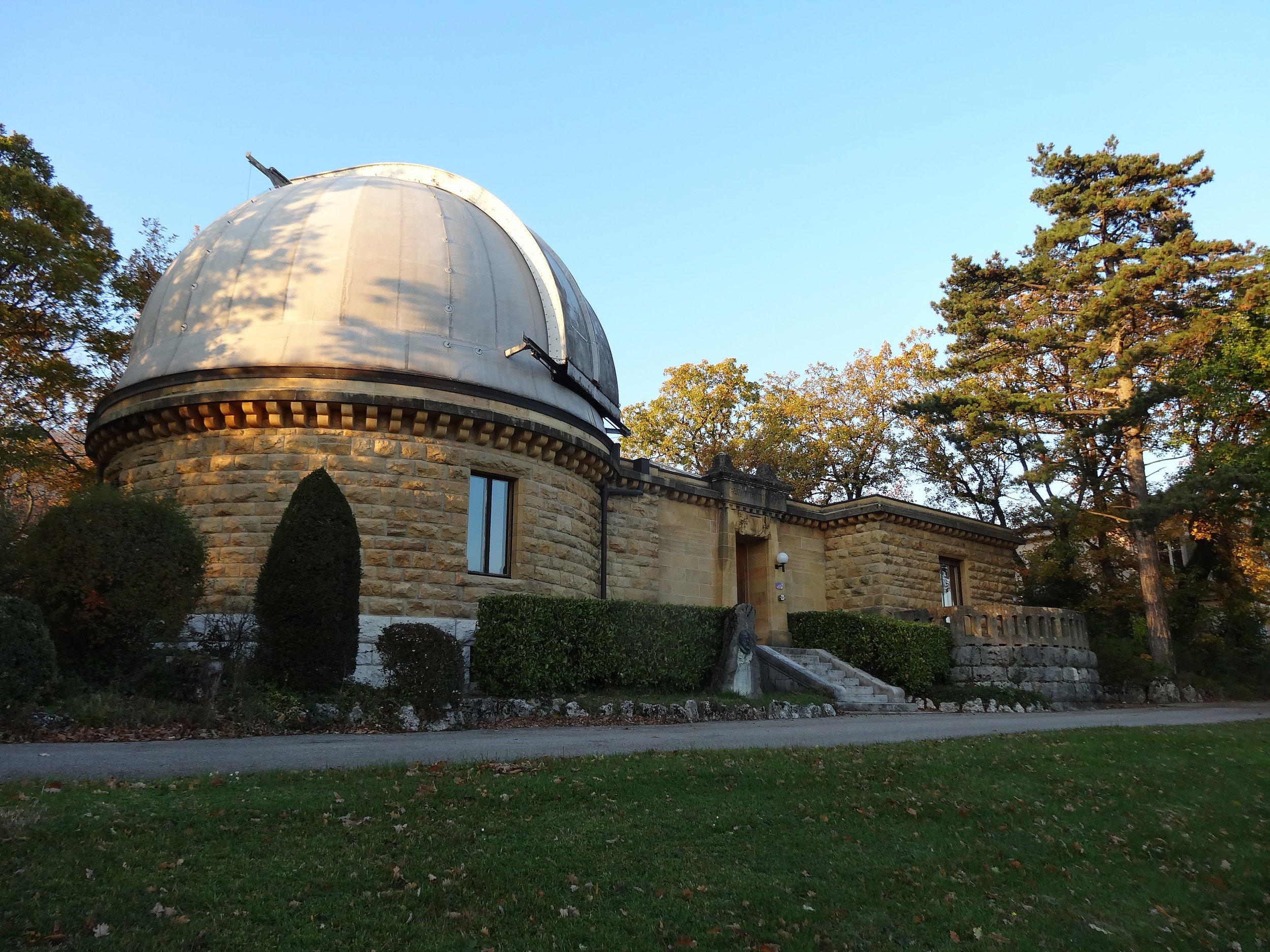 Visite de l'installation astronomique du Pavillon Hirsch et observation du ciel avec la lunette