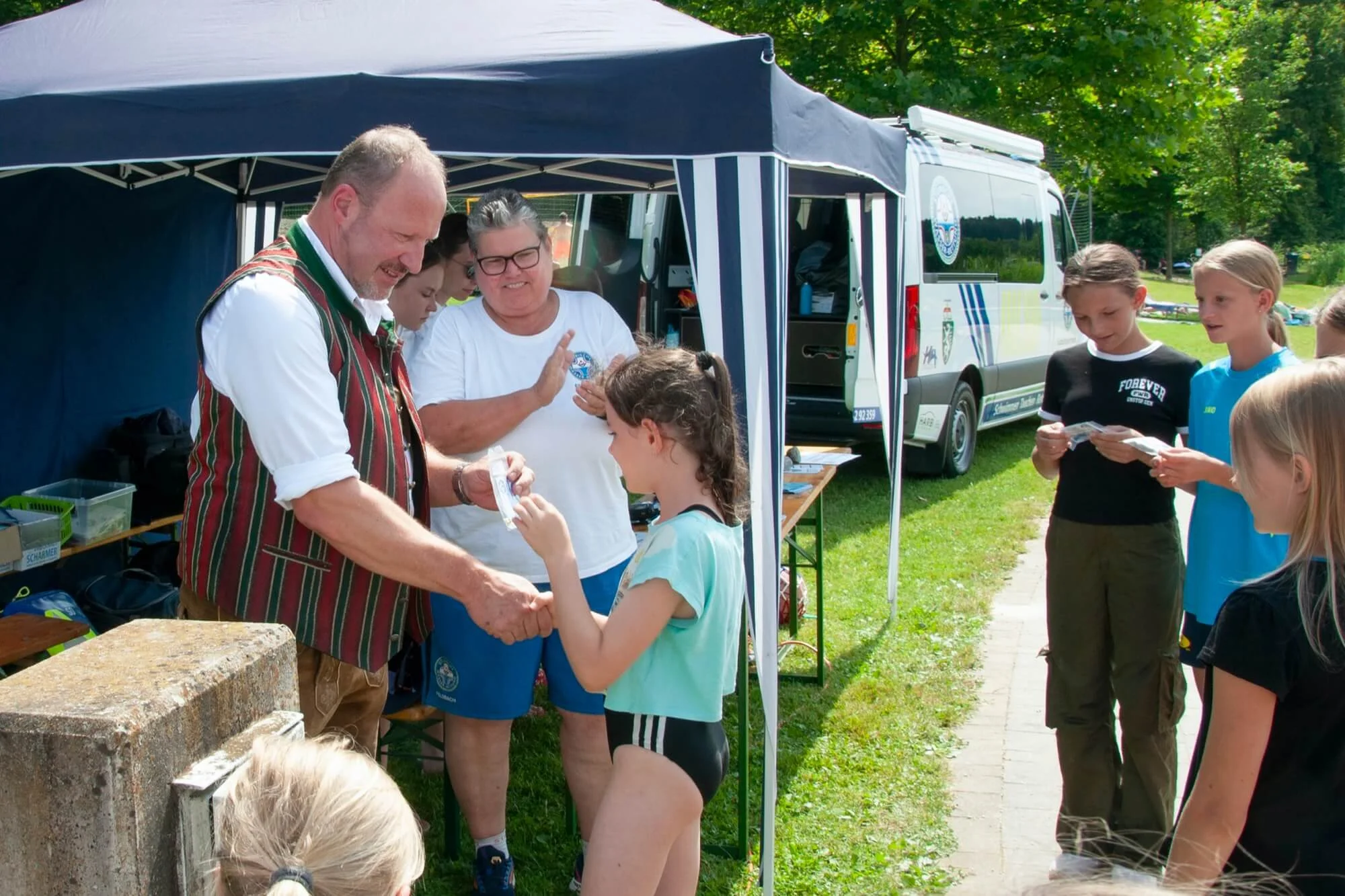 JuniorAktion2024_Kirchberg_Uebergabe3 Wasserrettung.jpg