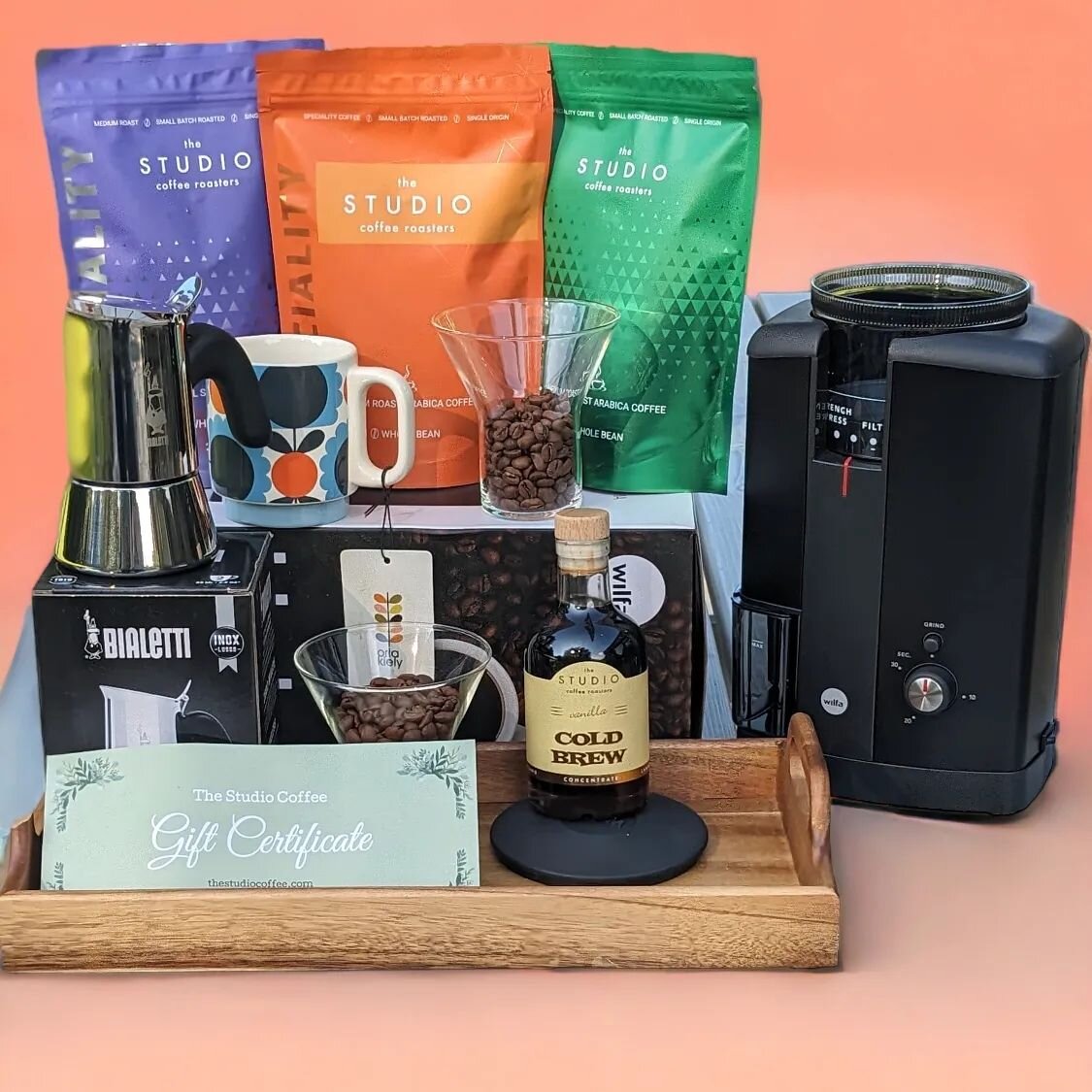 We are running a giveaway with the fabulous @sarahburke_x this week.
This complete coffee lovers gift set will help you start the back to school season fully caffeinated 💪🏻☕

The full prize is worth 300&euro; &amp; includes:

- The Bialetti Venus
-