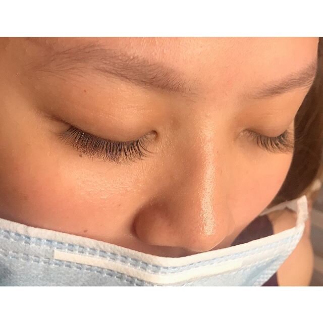 .*
Japanese volume lash 
Style: natural 
QTY: 320
Thickness: 0.7
Curl: C
Length: 9-11
(Y1)
.
.
All our eyelash extension are:
🎀 strictly follows 1 lash on 1 lash rule
🎀 1 to 2mm away from your eyelid
🎀 non-irritative, non-itchy, completely comfort
